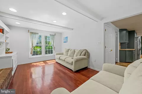Living - 6 Starlight Ct, Potomac, MD 20854 photo 4 of 4