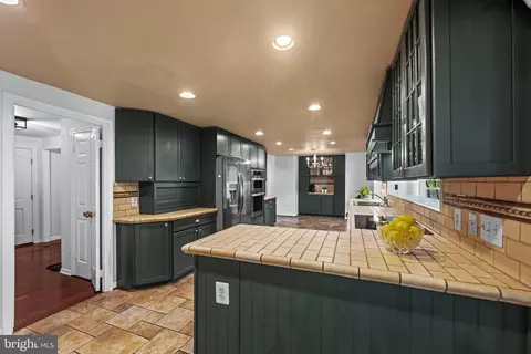 Kitchen - 6 Starlight Ct, Potomac, MD 20854 photo 7 of 7