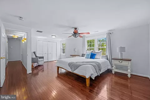 Bedroom - 6 Starlight Ct, Potomac, MD 20854 photo 2 of 7