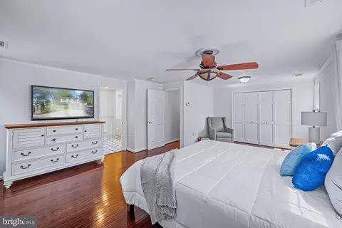 Bedroom - 6 Starlight Ct, Potomac, MD 20854 photo 3 of 7