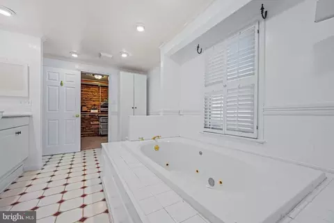 Bath - 6 Starlight Ct, Potomac, MD 20854 photo 3 of 5
