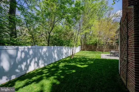 Exterior - 6 Starlight Ct, Potomac, MD 20854 photo 10 of 17