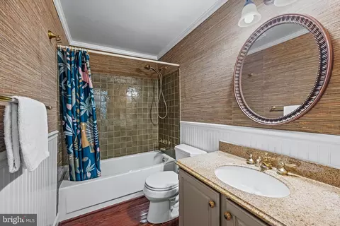 Bath - 6 Starlight Ct, Potomac, MD 20854 photo 4 of 5