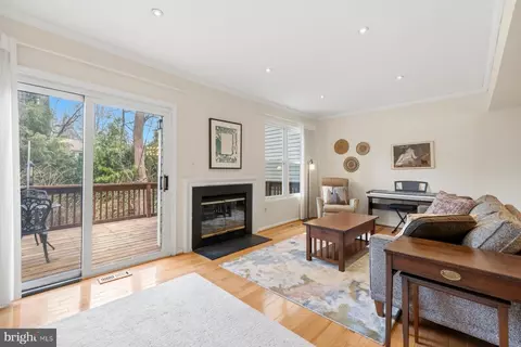 Living - 135 Kinsman View Cir, Silver Spring, MD 20901 photo 1 of 1
