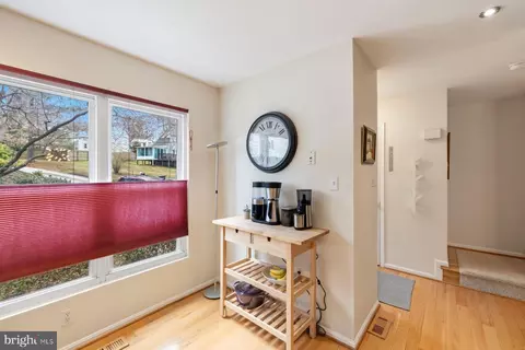 Entry Way - 135 Kinsman View Cir, Silver Spring, MD 20901 photo 2 of 2