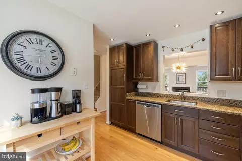 Kitchen - 135 Kinsman View Cir, Silver Spring, MD 20901 photo 3 of 3