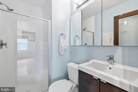 Bath - 135 Kinsman View Cir, Silver Spring, MD 20901 photo 1 of 3