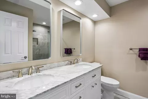 Bath - 2425 Hidden Valley Ln, Silver Spring, MD 20904 photo 2 of 6