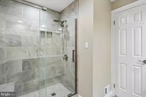 Bath - 2425 Hidden Valley Ln, Silver Spring, MD 20904 photo 3 of 6