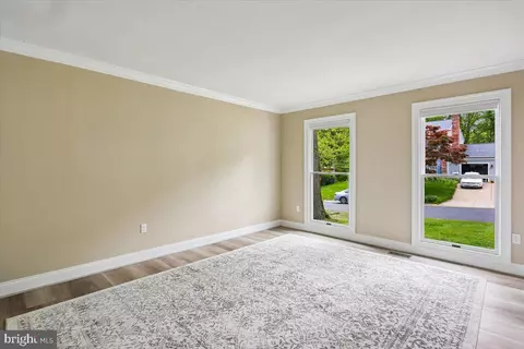 Living - 2425 Hidden Valley Ln, Silver Spring, MD 20904 photo 3 of 4