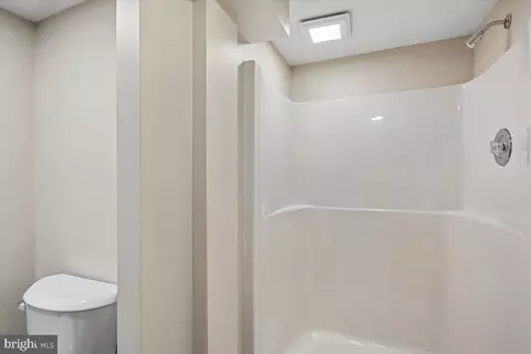 Bath - 2425 Hidden Valley Ln, Silver Spring, MD 20904 photo 6 of 6