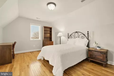 Bedroom - 20407 Peach Tree Rd, Dickerson, MD 20842 photo 8 of 10