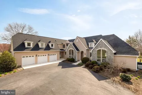 Exterior - 20407 Peach Tree Rd, Dickerson, MD 20842 photo 2 of 6