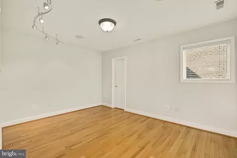 Bedroom - 20407 Peach Tree Rd, Dickerson, MD 20842 photo 6 of 10