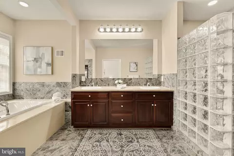 Bath - 20407 Peach Tree Rd, Dickerson, MD 20842 photo 2 of 7