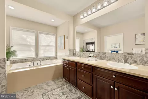 Bath - 20407 Peach Tree Rd, Dickerson, MD 20842 photo 3 of 7
