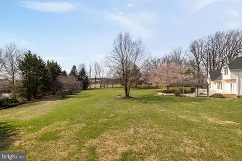 Exterior - 20407 Peach Tree Rd, Dickerson, MD 20842 photo 5 of 6