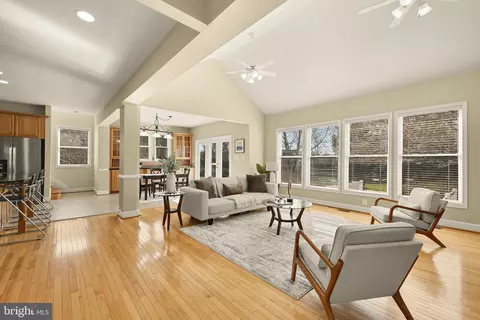 Living - 20407 Peach Tree Rd, Dickerson, MD 20842 photo 3 of 6