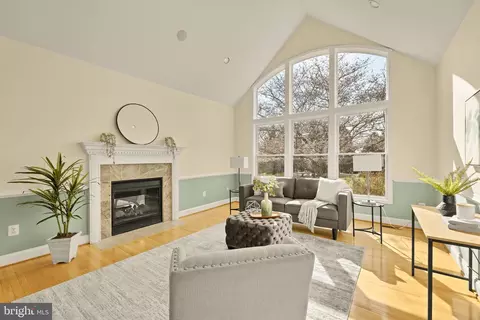 Living - 20407 Peach Tree Rd, Dickerson, MD 20842 photo 2 of 6