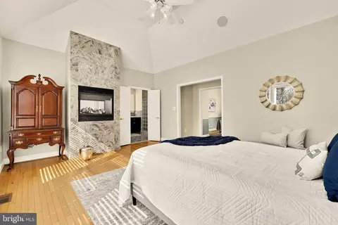 Bedroom - 20407 Peach Tree Rd, Dickerson, MD 20842 photo 3 of 10