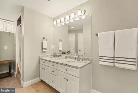 Bath - 20407 Peach Tree Rd, Dickerson, MD 20842 photo 6 of 7