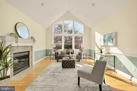 Living - 20407 Peach Tree Rd, Dickerson, MD 20842 photo 1 of 6