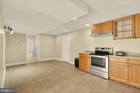 Entry Way - 20407 Peach Tree Rd, Dickerson, MD 20842 photo 3 of 4