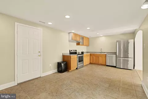 Kitchen - 20407 Peach Tree Rd, Dickerson, MD 20842 photo 4 of 4