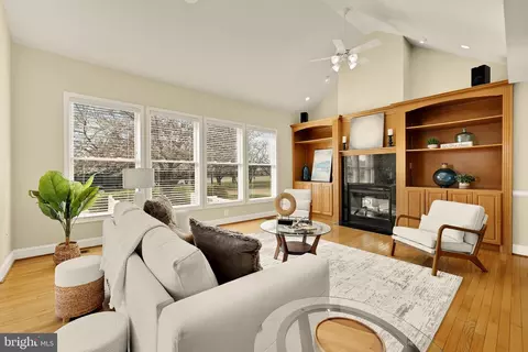 Living - 20407 Peach Tree Rd, Dickerson, MD 20842 photo 5 of 6