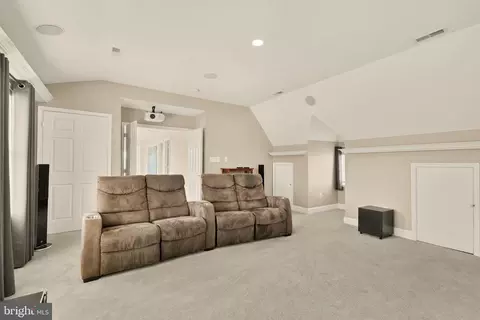 Entry Way - 20407 Peach Tree Rd, Dickerson, MD 20842 photo 2 of 4