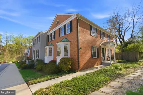 3512 Hamlet Pl, Chevy Chase, MD 20815