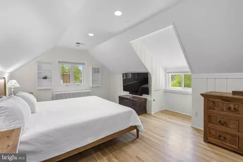 Bedroom - 314 Dale Dr, Silver Spring, MD 20910 photo 4 of 8