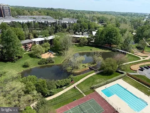 10401 Grosvenor Pl #317, Rockville, MD 20852