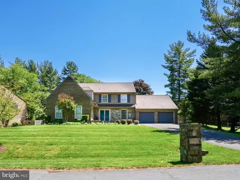 7556 Pepperell Dr, Bethesda, MD 20817