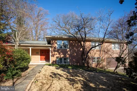 7001 Hopewood St, Bethesda, MD 20817