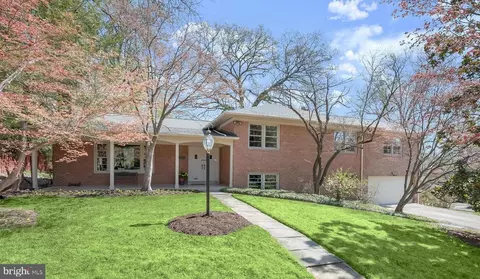 7001 Hopewood St, Bethesda, MD 20817