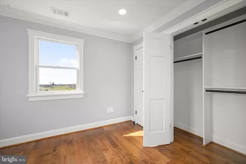 Bedroom - 21611 Slidell Rd, Boyds, MD 20841 photo 5 of 6