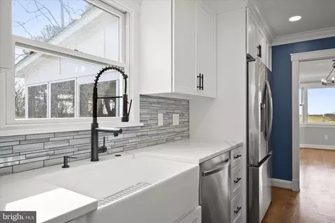 Kitchen - 21611 Slidell Rd, Boyds, MD 20841 photo 7 of 8