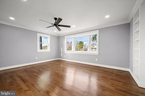 Living - 21611 Slidell Rd, Boyds, MD 20841 photo 5 of 7
