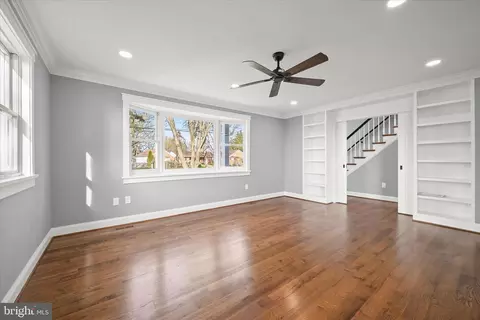 Living - 21611 Slidell Rd, Boyds, MD 20841 photo 3 of 7