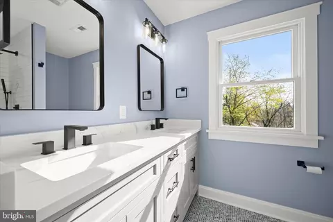 Bath - 21611 Slidell Rd, Boyds, MD 20841 photo 3 of 5