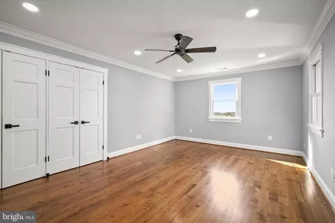 Bedroom - 21611 Slidell Rd, Boyds, MD 20841 photo 6 of 6