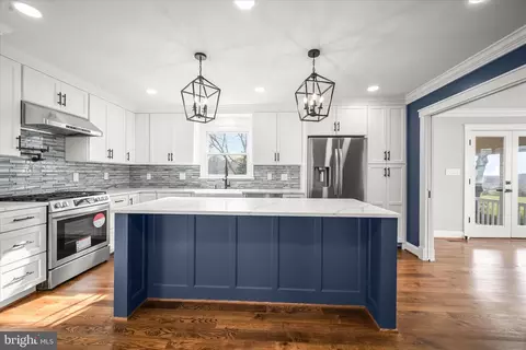 Kitchen - 21611 Slidell Rd, Boyds, MD 20841 photo 3 of 8