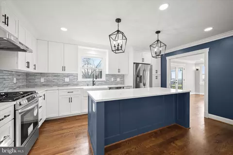 Kitchen - 21611 Slidell Rd, Boyds, MD 20841 photo 4 of 8