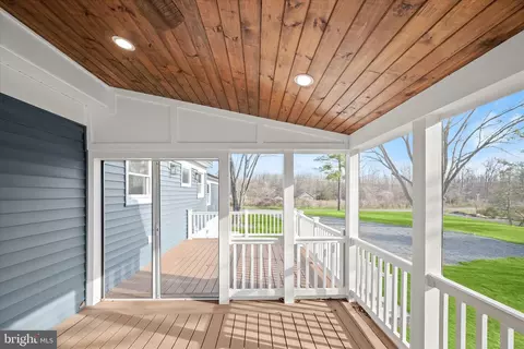 Exterior - 21611 Slidell Rd, Boyds, MD 20841 photo 6 of 11