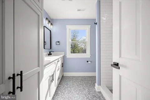 Bath - 21611 Slidell Rd, Boyds, MD 20841 photo 2 of 5