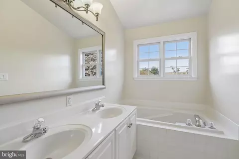 Bath - 14214 Plum Run Way, Silver Spring, MD 20906 photo 2 of 3