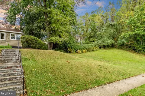 Exterior - 12312 Valleywood Dr, Silver Spring, MD 20902 photo 14 of 17