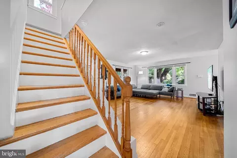 Entry Way - 12312 Valleywood Dr, Silver Spring, MD 20902 photo 2 of 4