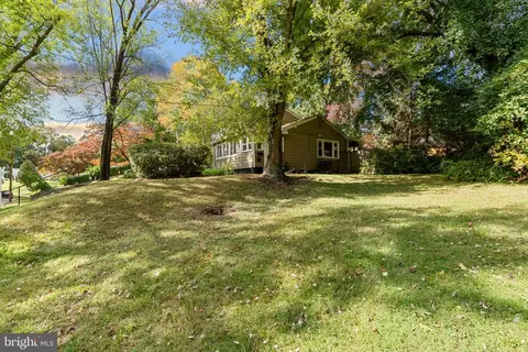 Exterior - 12312 Valleywood Dr, Silver Spring, MD 20902 photo 5 of 17